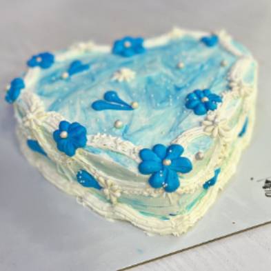 کیک تولد قلبی آبی