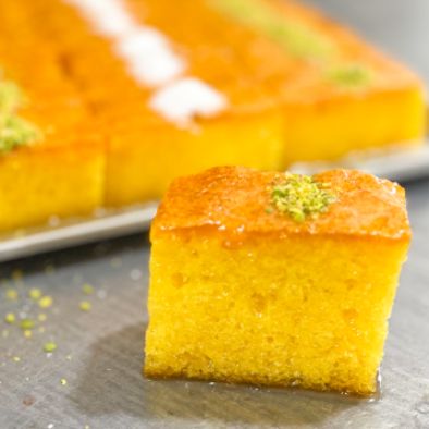 کیک شربتی زعفرانی